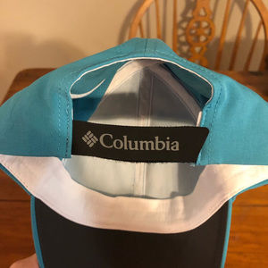 Women's Columbia adjustable running ball cap. NWT